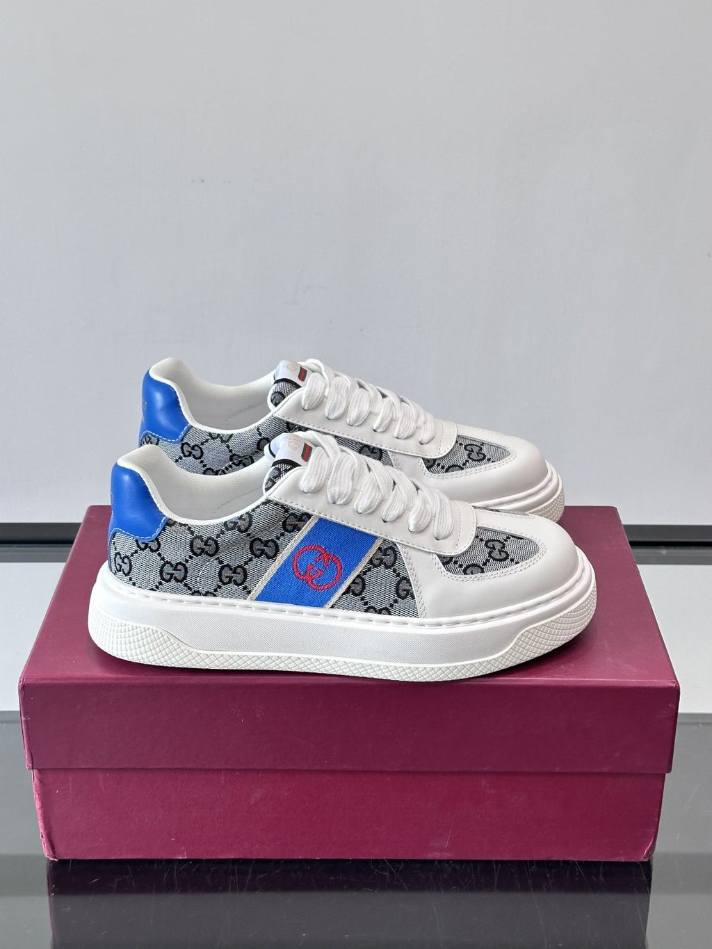 Gucci Blue Accent Low-Top Sneakers — hero