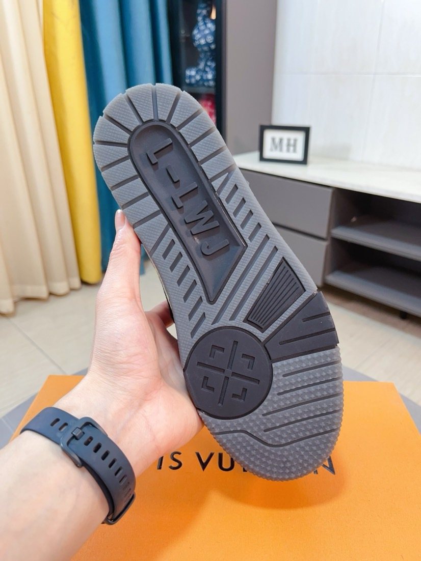 Louis Vuitton Multicolor Motif Low-Top Sneakers — detail